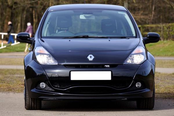 renault clio vs peugeot 208